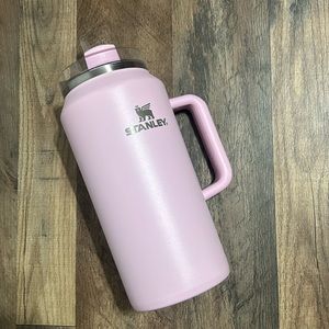 Stanley Quencher 64oz. Pink Tulle used twice in great condition